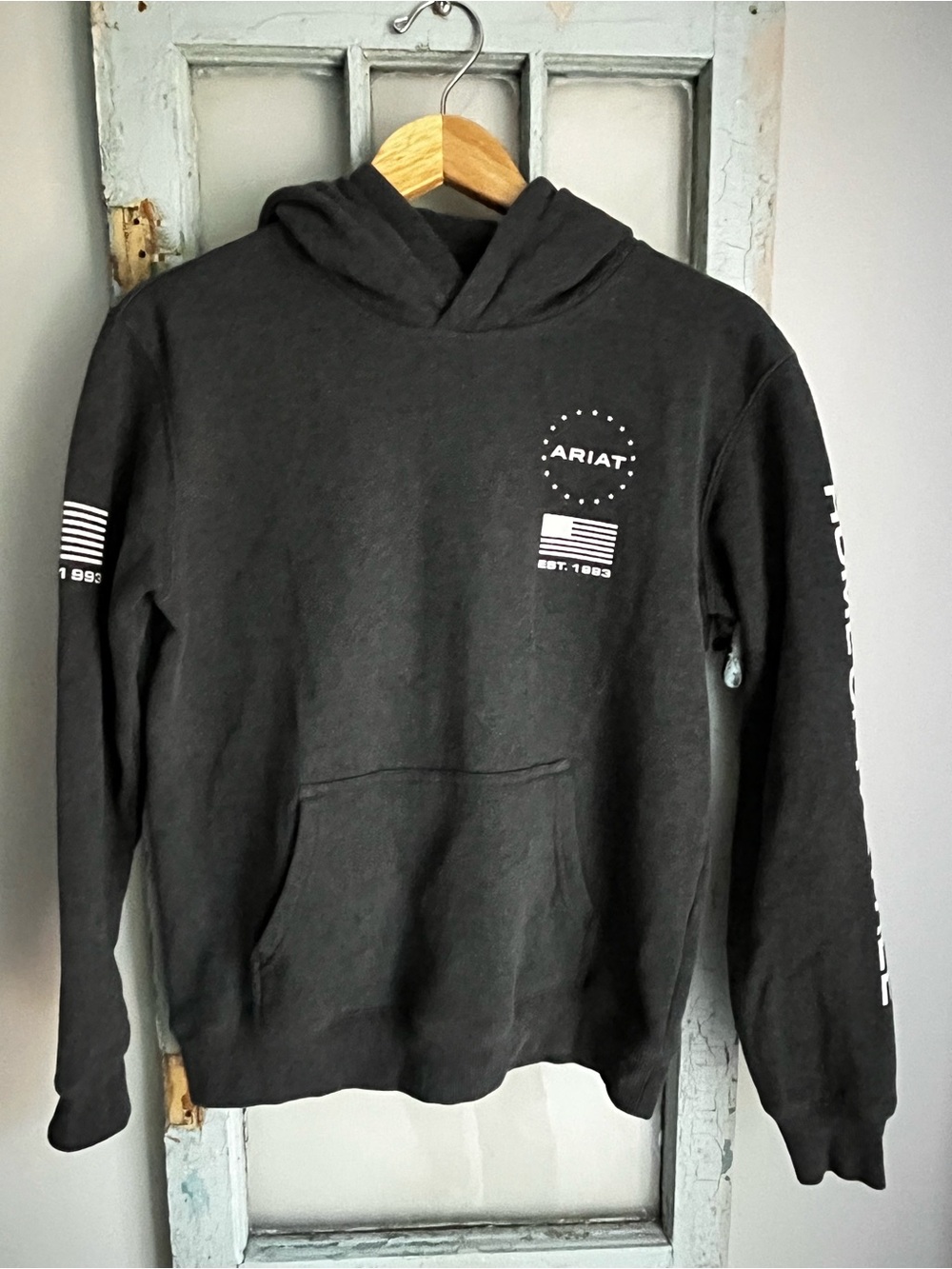 Ariat boys Black Pullover Hoodie - Logo Graphic youth large